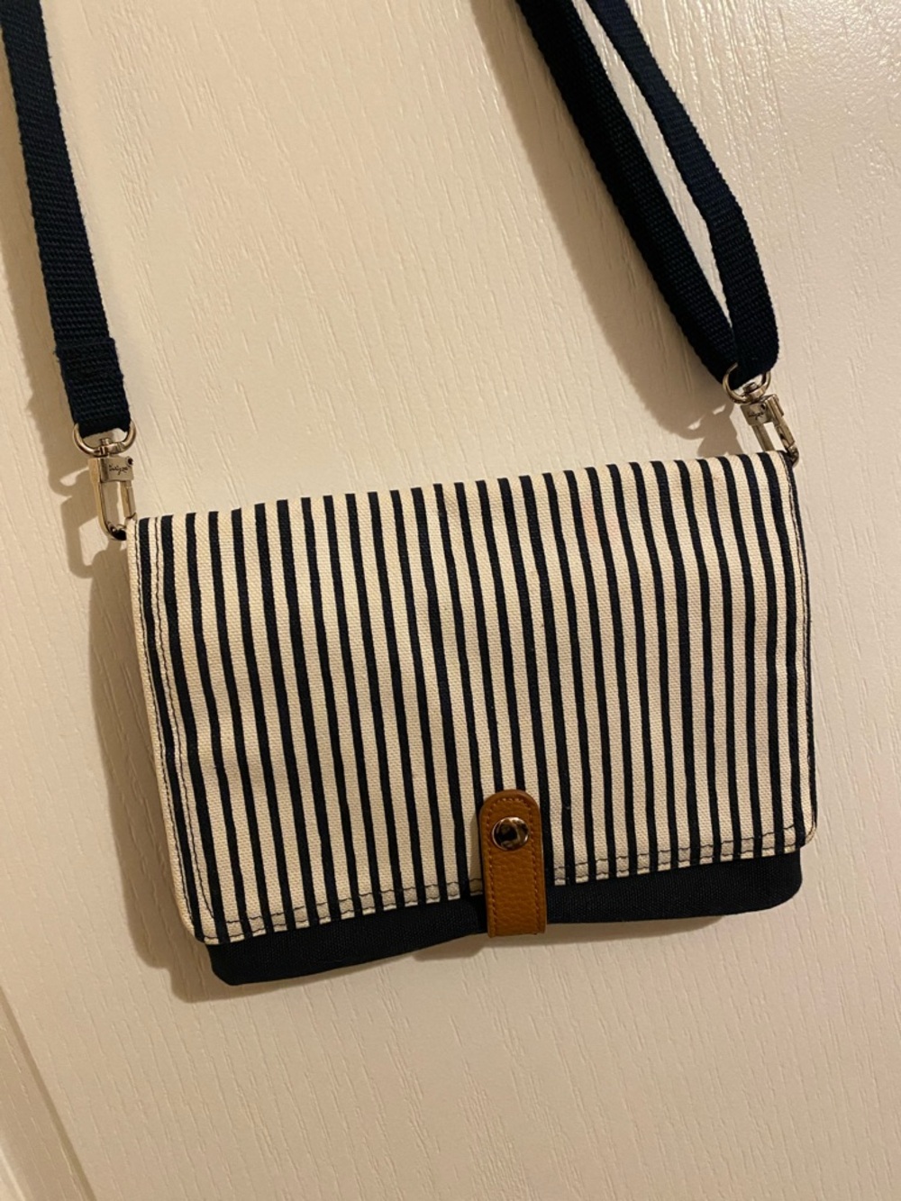 Thirty-One Blue Striped Crossbody Bag. Flap Over with Detachable Straps